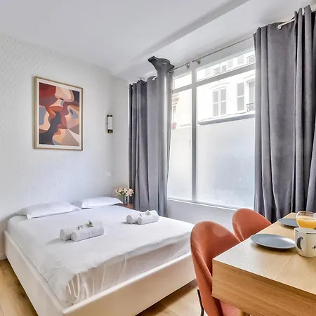 Au Coeur Des Batignolles