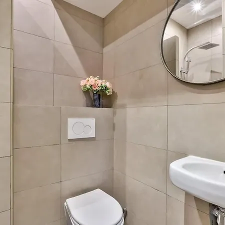 Au Coeur Des Batignolles * Paris